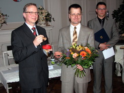 Altbrgermeister Axel Mller bergibt Siegel und Schlssel an den neuen Brgermeister Bengt Kanzler