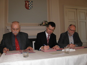 Amtsdirektor aus Burg, Ulrich Noack, Bengt Kanzler und der stellv. Brgermeister aus Lbbenau, Rainer Schamberg
