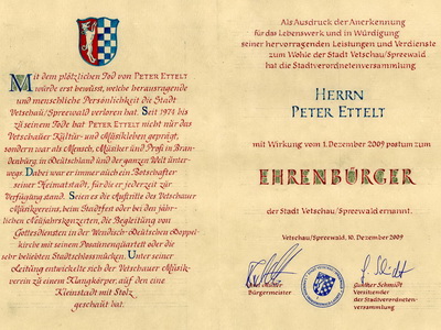 Die Ehrenbrger-Urkunde fr Peter Ettelt 